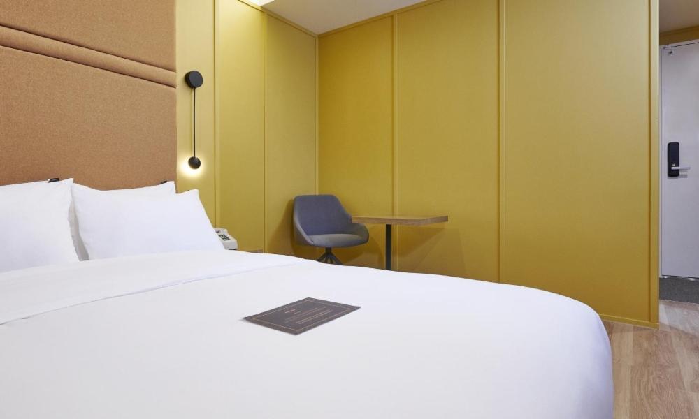 Postel nebo postele na pokoji v ubytování JustSleep Namyangju Dasan