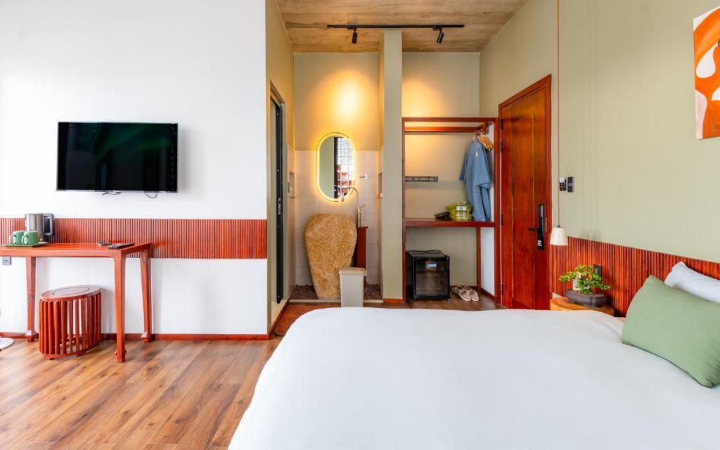 Phòng Deluxe Giường Đôi Có Ban Công