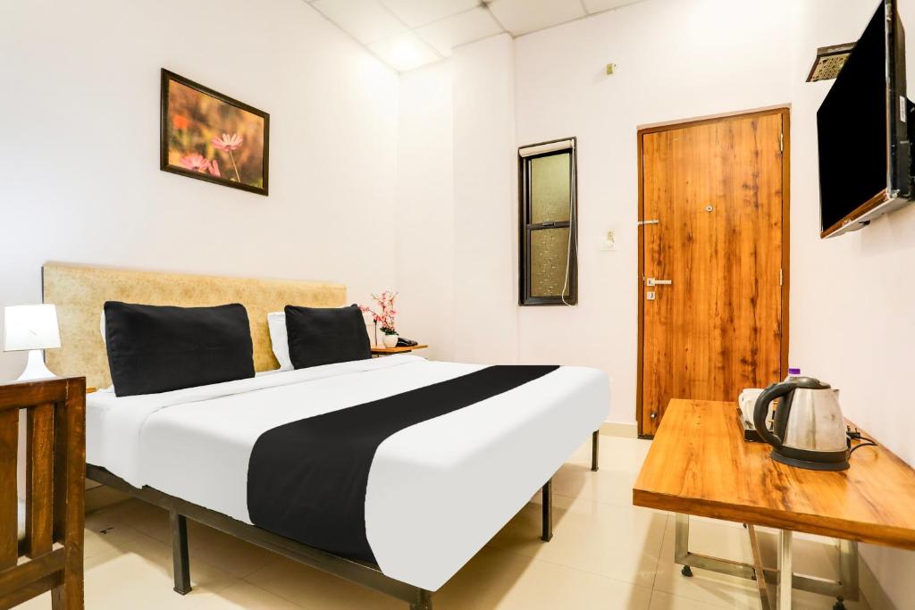 Postel nebo postele na pokoji v ubytování Super Hotel O Pardi Near Kalamna Market