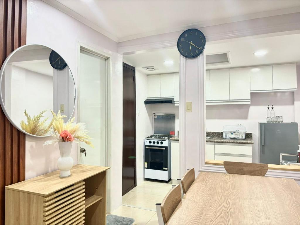 Η κουζίνα ή μικρή κουζίνα στο Unit 3 - Affordable Home Near Mactan Cebu Airport