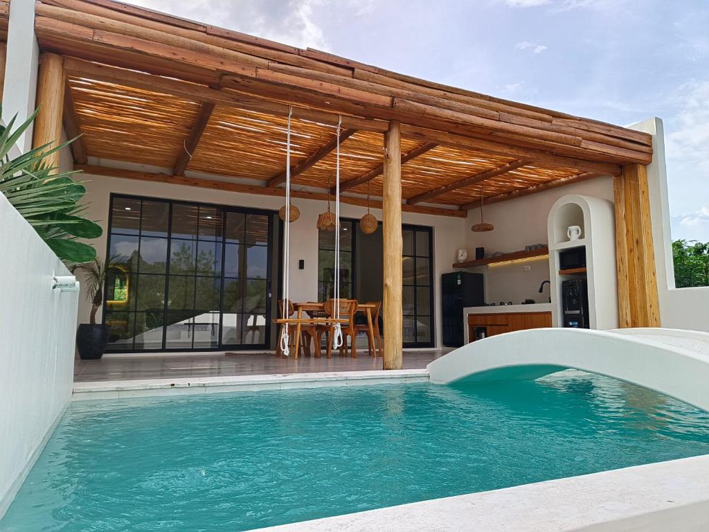 Bazén v ubytování Villa Fortuna - CANGGU #Puncak Bogor nebo v jeho okolí