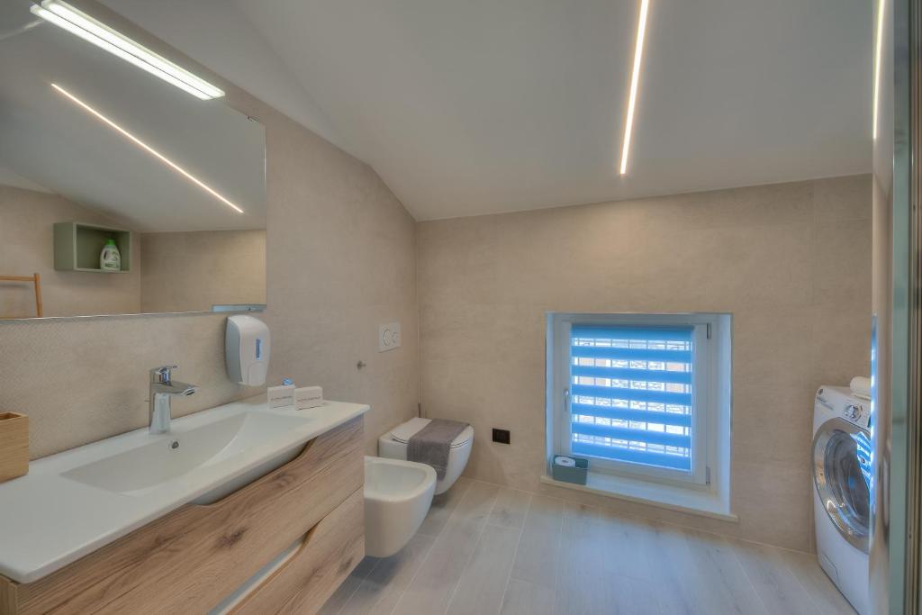 Koupelna v ubytování Magnolia Apt - Palazzo Palermo 1817 - Happy Rentals