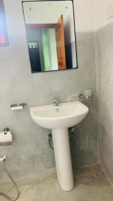 Bilik mandi di The Retreat Hotel
