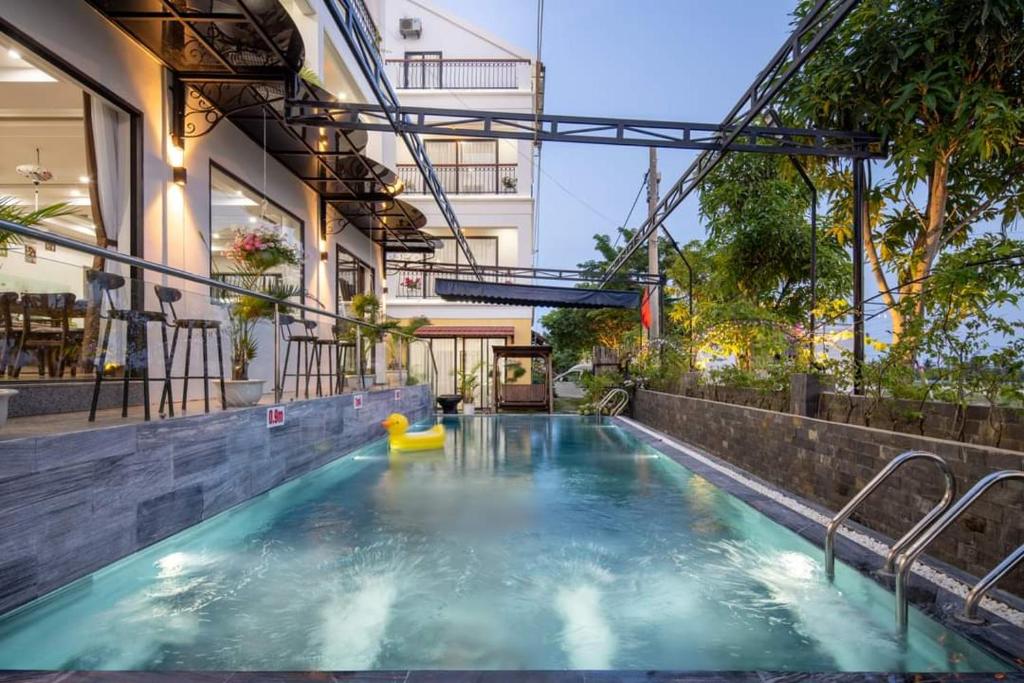 Bazén v ubytování 1 Stop ViVi An Bang Beach Hoi An Hotel nebo v jeho okolí