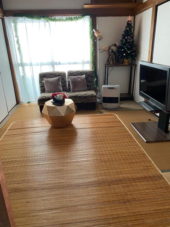 TV a/nebo společenská místnost v ubytování One Room in Pusang Gala