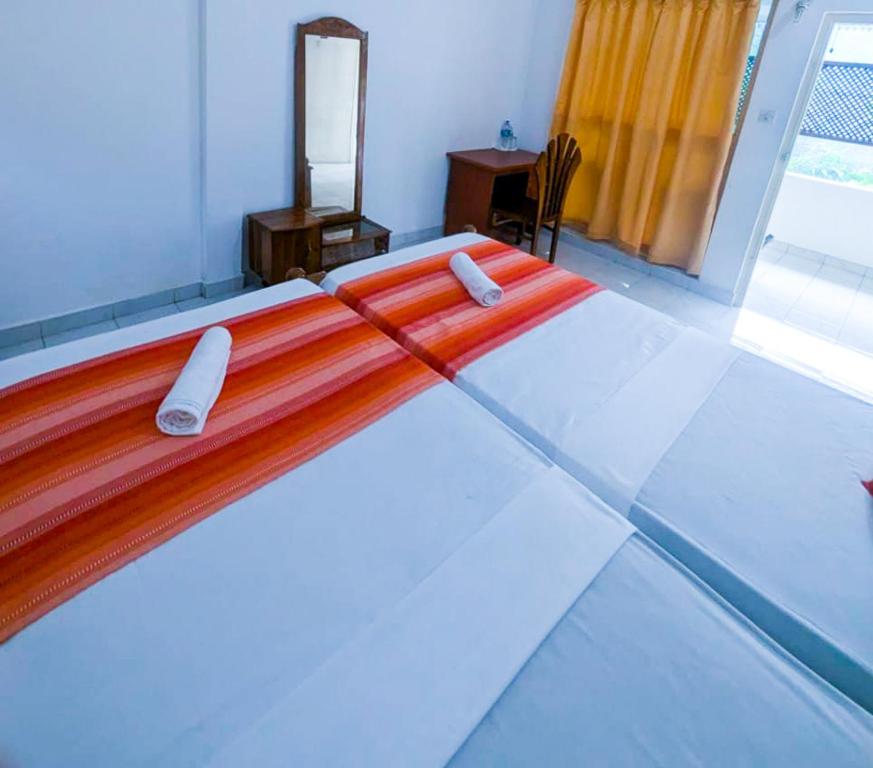 Postel nebo postele na pokoji v ubytování Sunflower Inn