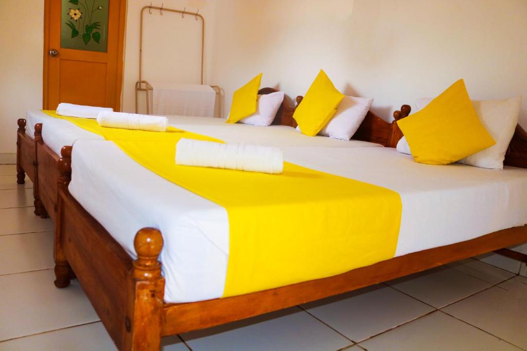 Postel nebo postele na pokoji v ubytování Sunflower Inn