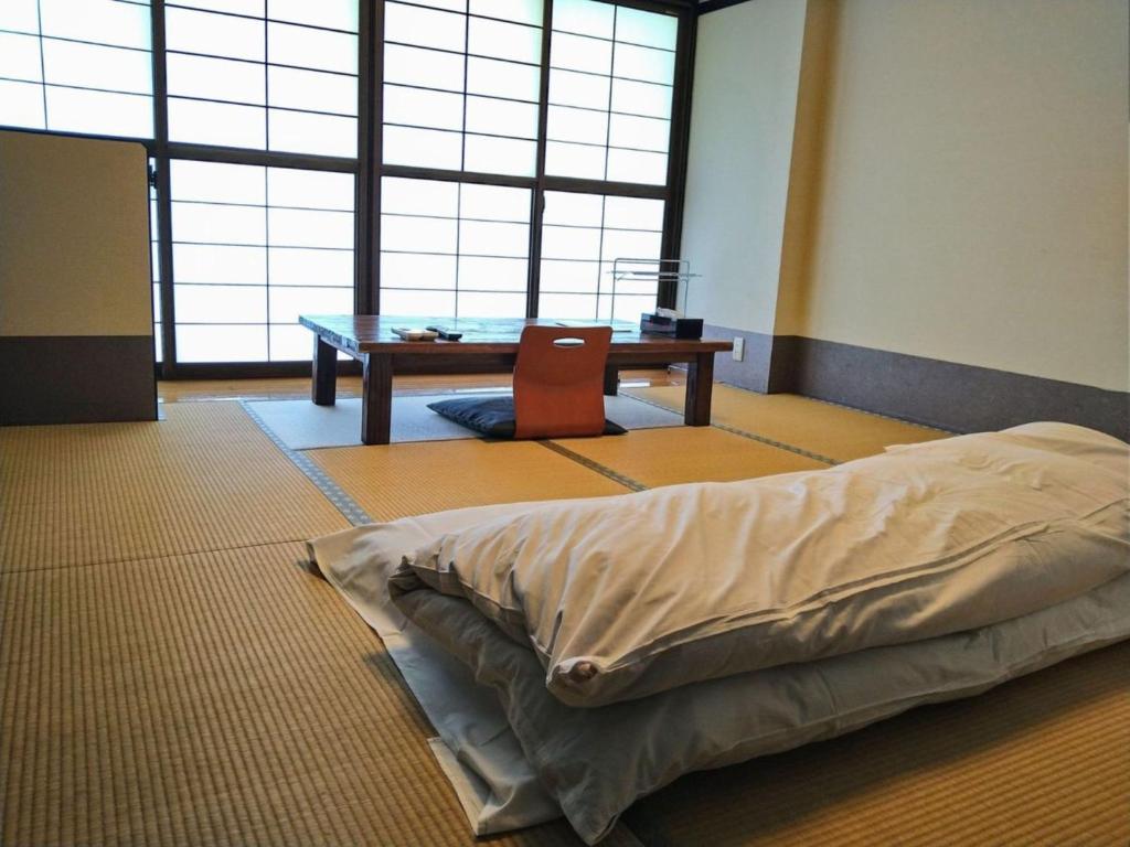 Postel nebo postele na pokoji v ubytování Kawaguchi Onsen Ousanso