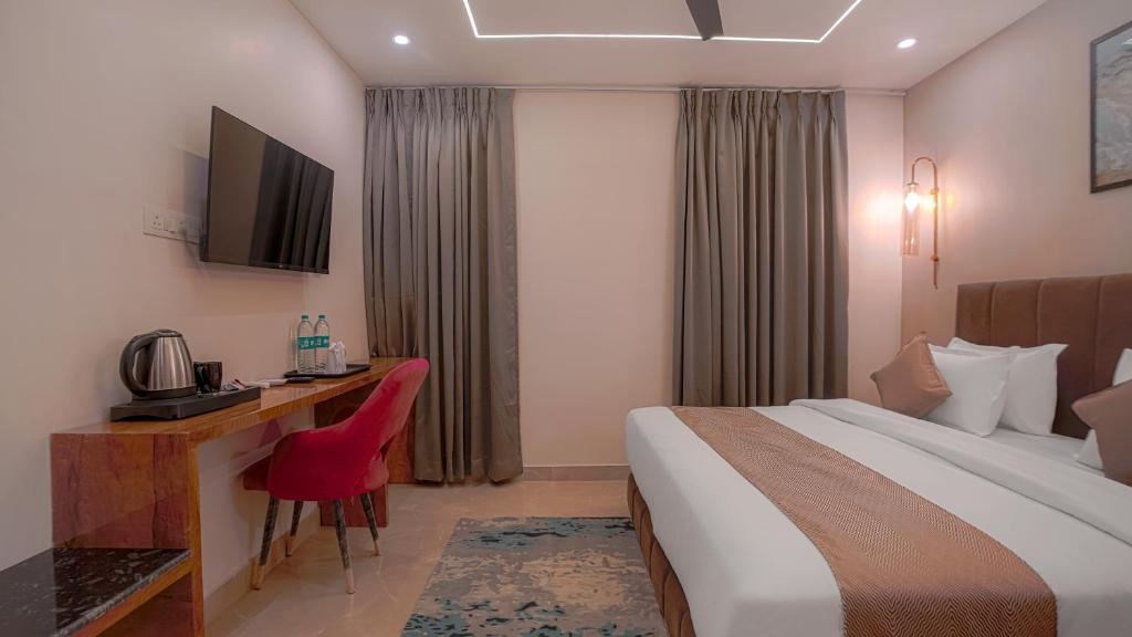 TV a/nebo společenská místnost v ubytování Perfectstayz Premium Varanasi