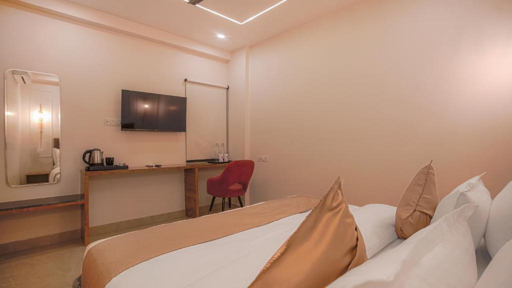 Postel nebo postele na pokoji v ubytování Perfectstayz Premium Varanasi
