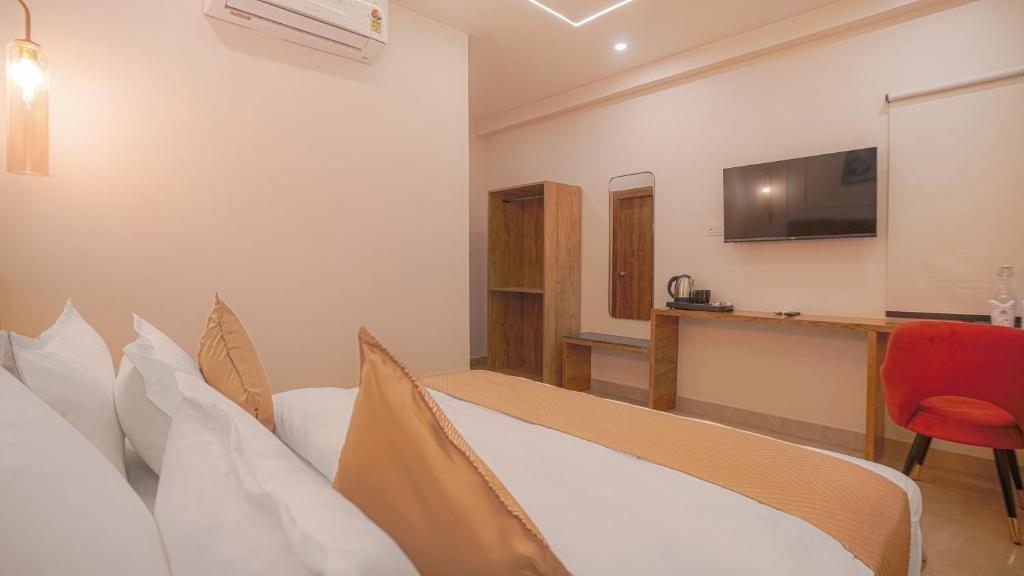 TV a/nebo společenská místnost v ubytování Perfectstayz Premium Varanasi