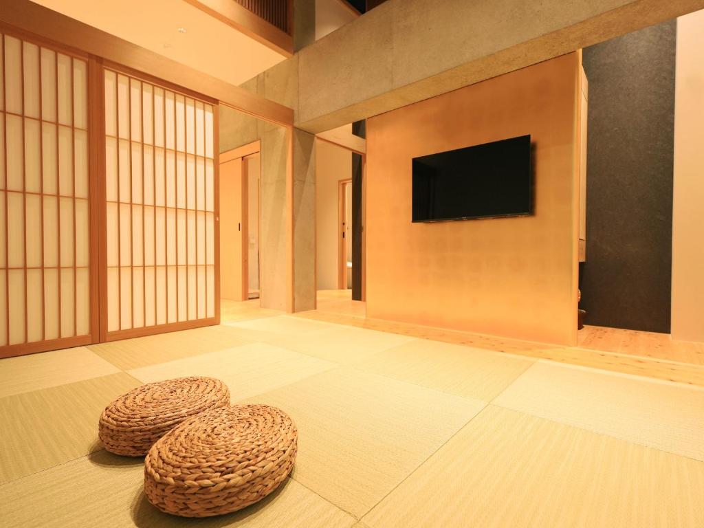 TV a/nebo společenská místnost v ubytování 大日寺の宿 京都吉祥院