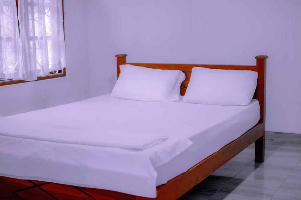 Postel nebo postele na pokoji v ubytování Tourist Holiday Inn