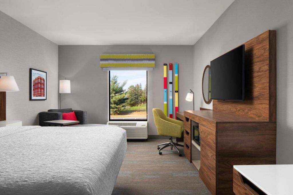Hampton Inn Chicopee - Springfield photo