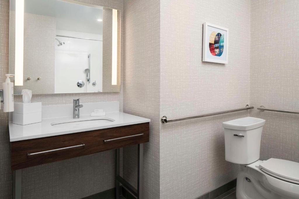 Hampton Inn Chicopee - Springfield photo