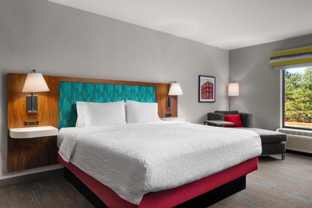 Hampton Inn Chicopee - Springfield photo