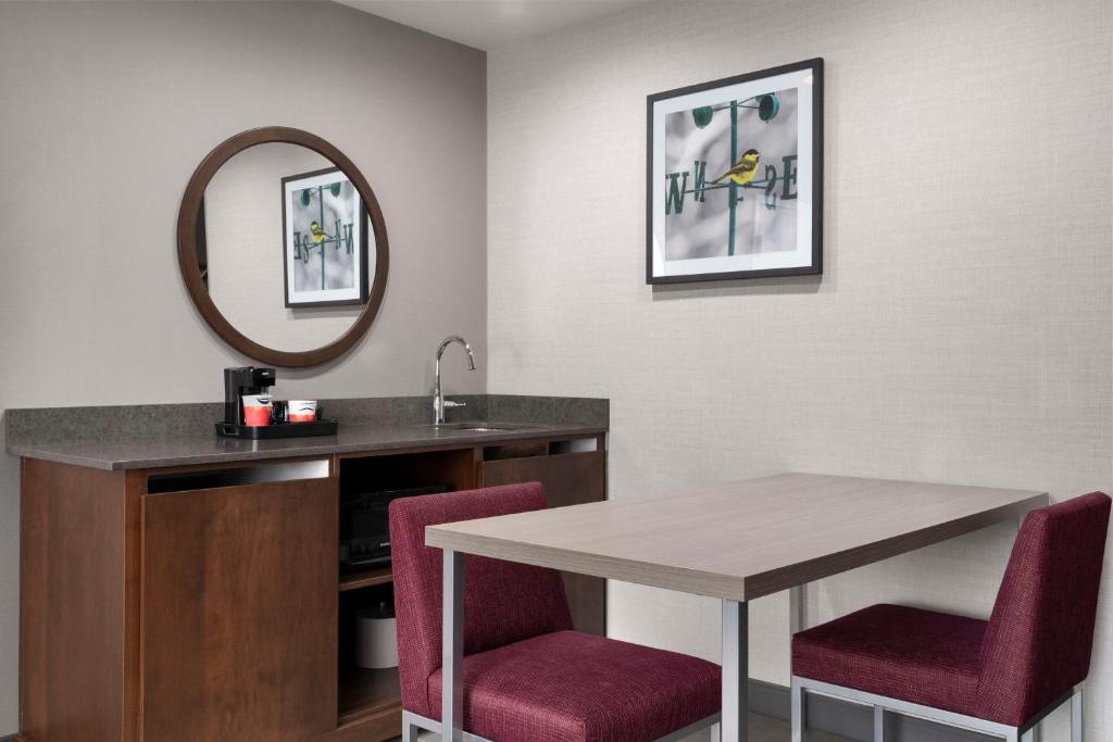Hampton Inn Chicopee - Springfield photo