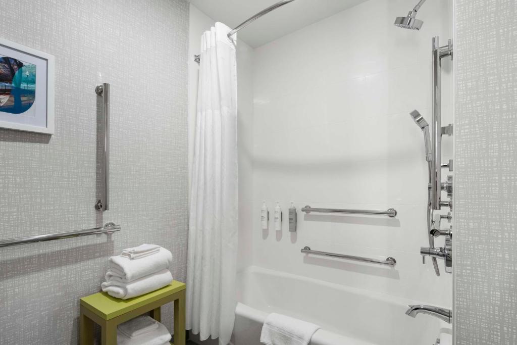 Hampton Inn Chicopee - Springfield photo