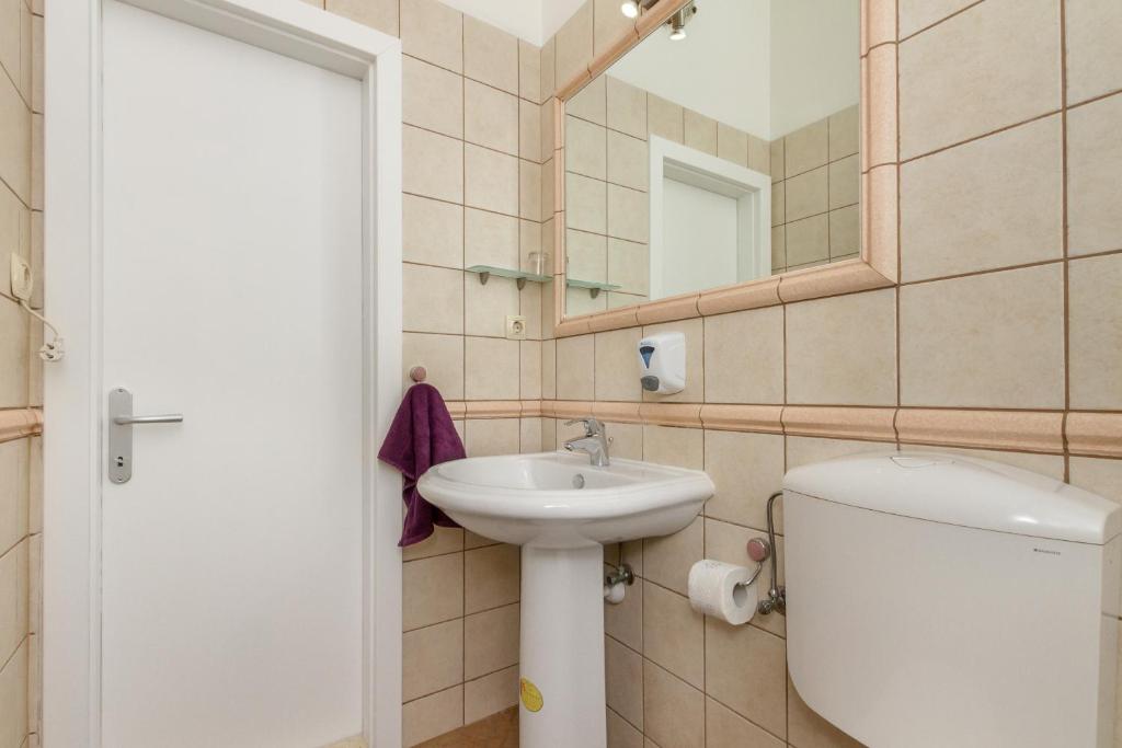 Koupelna v ubytování Apartments Aspalathos
