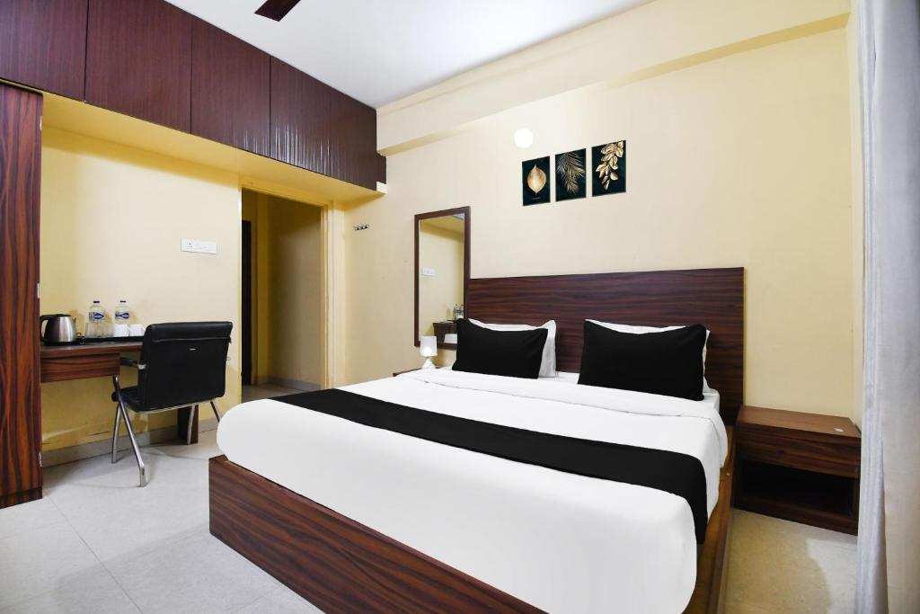 Postel nebo postele na pokoji v ubytování Super Hotel O Indira Park Road Bhubaneswar
