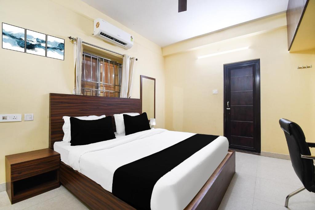 Postel nebo postele na pokoji v ubytování Super Hotel O Indira Park Road Bhubaneswar