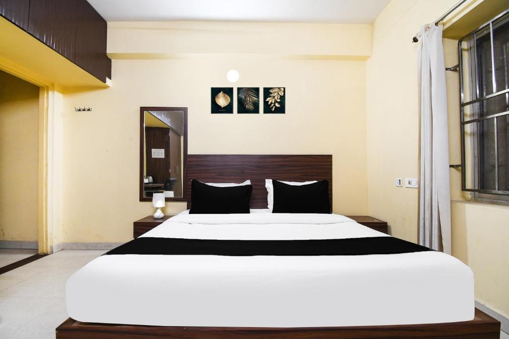 Postel nebo postele na pokoji v ubytování Super Hotel O Indira Park Road Bhubaneswar