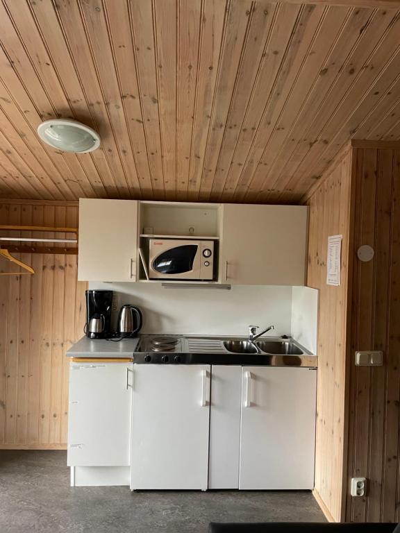 Kuchyň nebo kuchyňský kout v ubytování Skara Stads-camping & Stugby