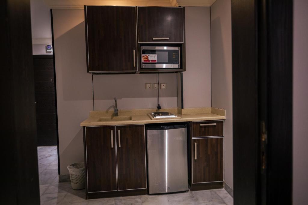 Kuchyň nebo kuchyňský kout v ubytování Ebreez Hotel