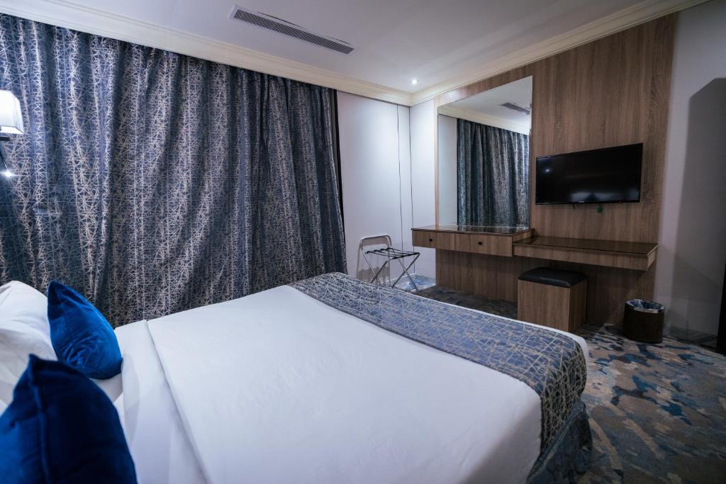 Postel nebo postele na pokoji v ubytování Ebreez Hotel