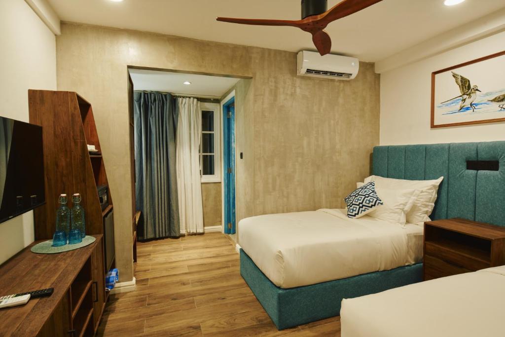 TV a/nebo společenská místnost v ubytování Beach Hotel Dhigurah
