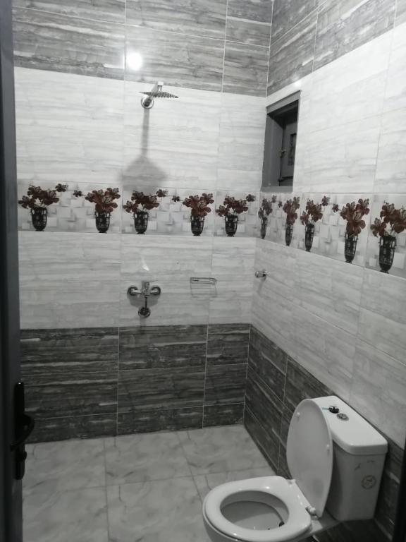 Koupelna v ubytování Lutos Flower Apartment