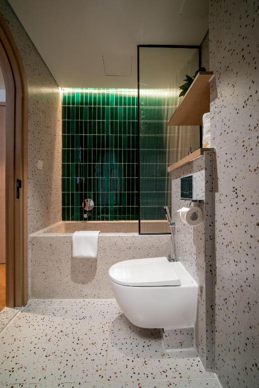 Deluxe City View Twin Room with Once-time minibar