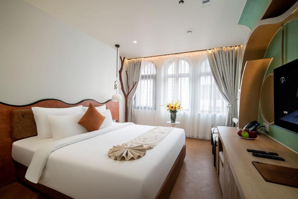 Deluxe City View Double Room with Once-time minibar
