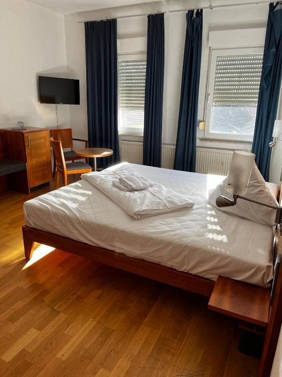 Postel nebo postele na pokoji v ubytování Landgasthof zur Sonne I Hotel & Restaurant