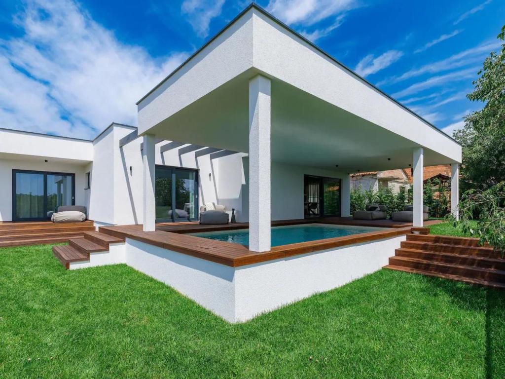 Φωτογραφία από το άλμπουμ του Holiday House with Pool Casa Lavanda σε Bale