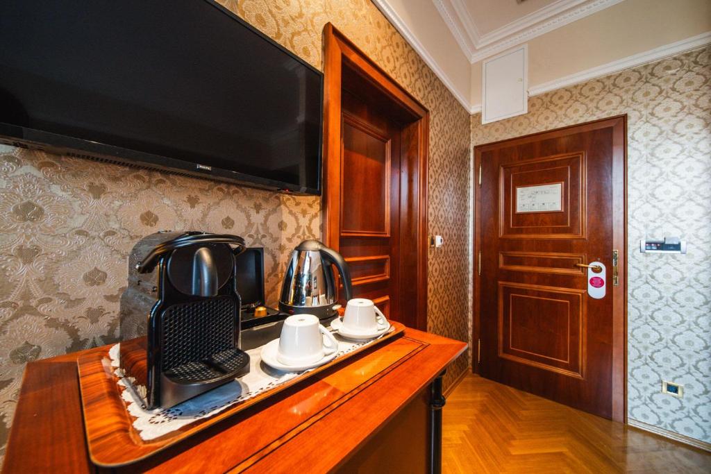TV a/nebo společenská místnost v ubytování Boutique Hotel Kazbek