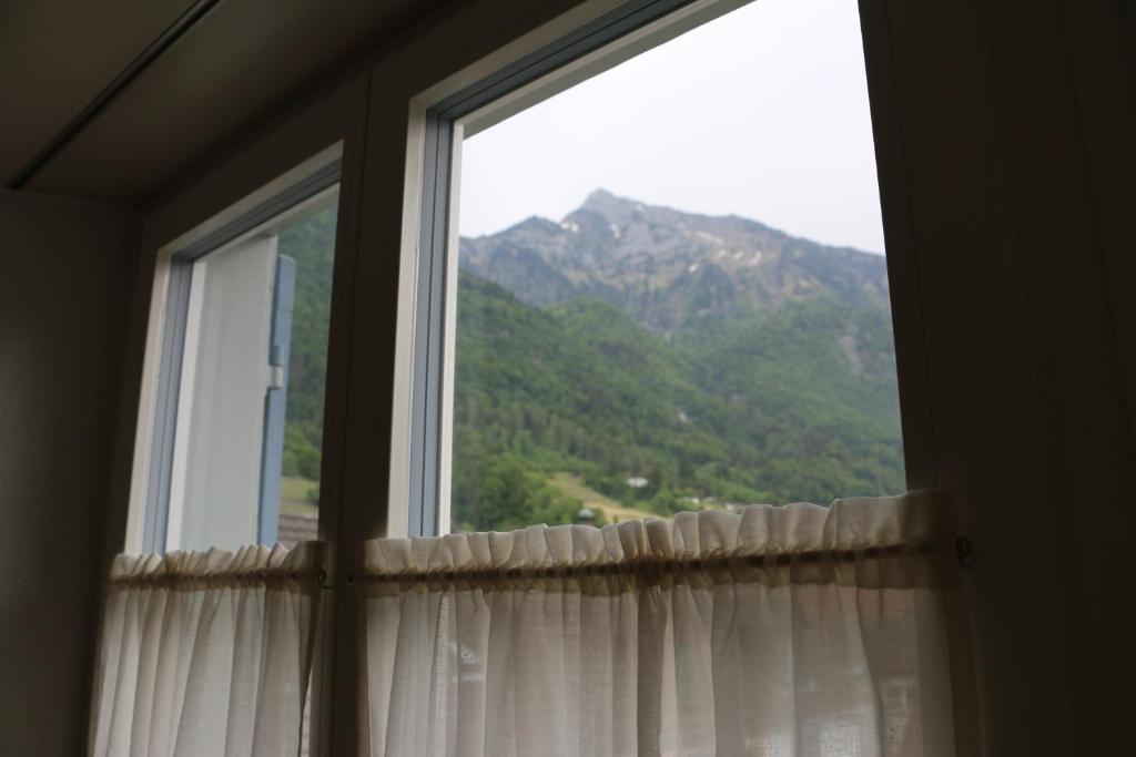 Nespecifikovaný výhled na hory nebo výhled na hory při pohledu z hotelu
