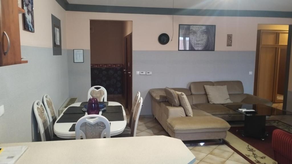 Część wypoczynkowa w obiekcie Tommy Apartman