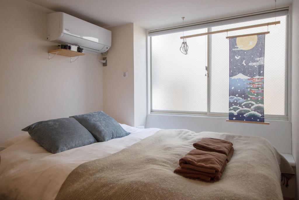 Postel nebo postele na pokoji v ubytování Kaku Studio Apartment Ikebukuro
