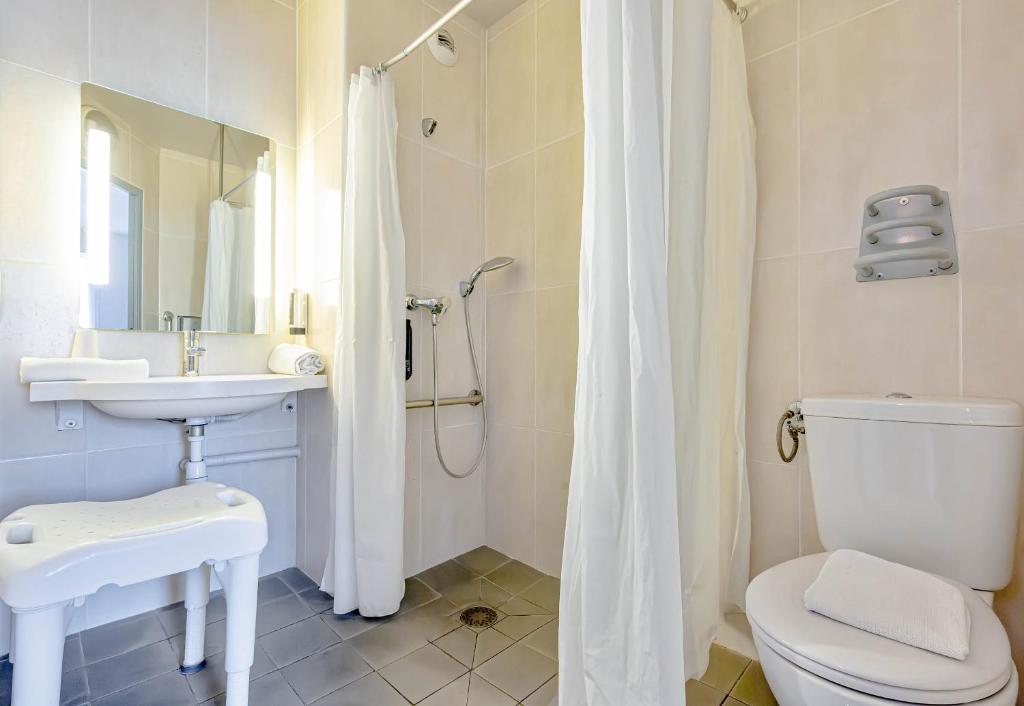 Koupelna v ubytování B&B HOTEL Brignoles