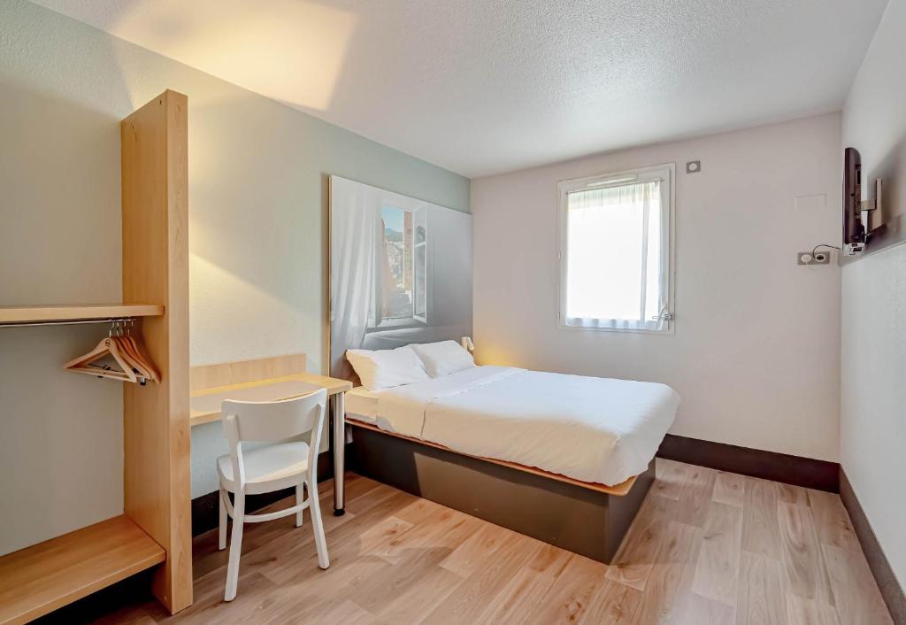 Postel nebo postele na pokoji v ubytování B&B HOTEL Brignoles