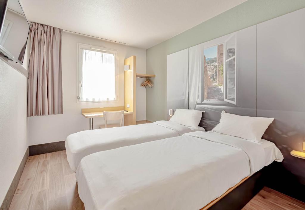 Postel nebo postele na pokoji v ubytování B&B HOTEL Brignoles