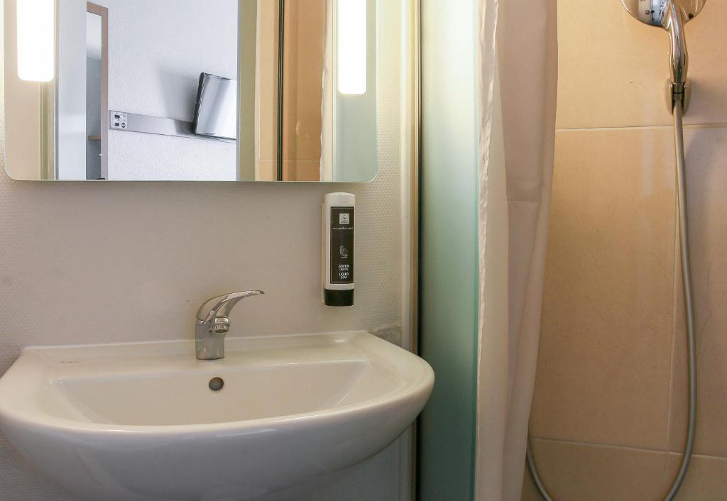 B&B HOTEL Marseille Estaque - Resim 8