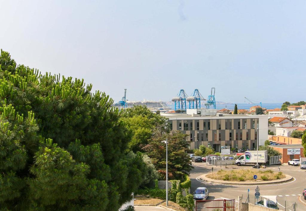 B&B HOTEL Marseille Estaque - Resim 41