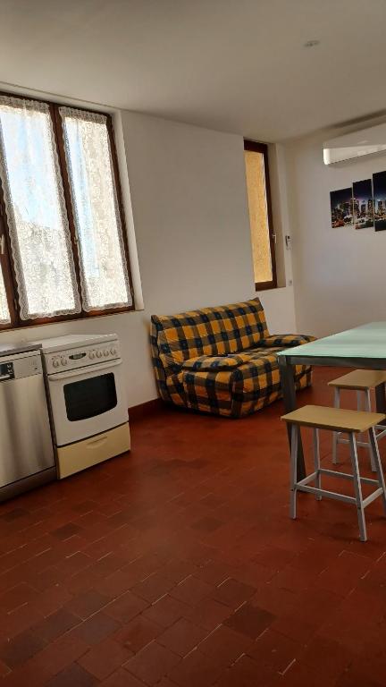 Η κουζίνα ή μικρή κουζίνα στο Bel Appartement Fonctionnel,2 grandes chambres separer plus un bz,WI FI,Clim