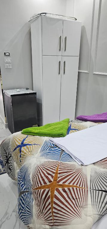 Postel nebo postele na pokoji v ubytování King Mina Nubian House