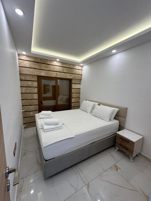Postel nebo postele na pokoji v ubytování Kuşadası Deniz Tatil Evleri