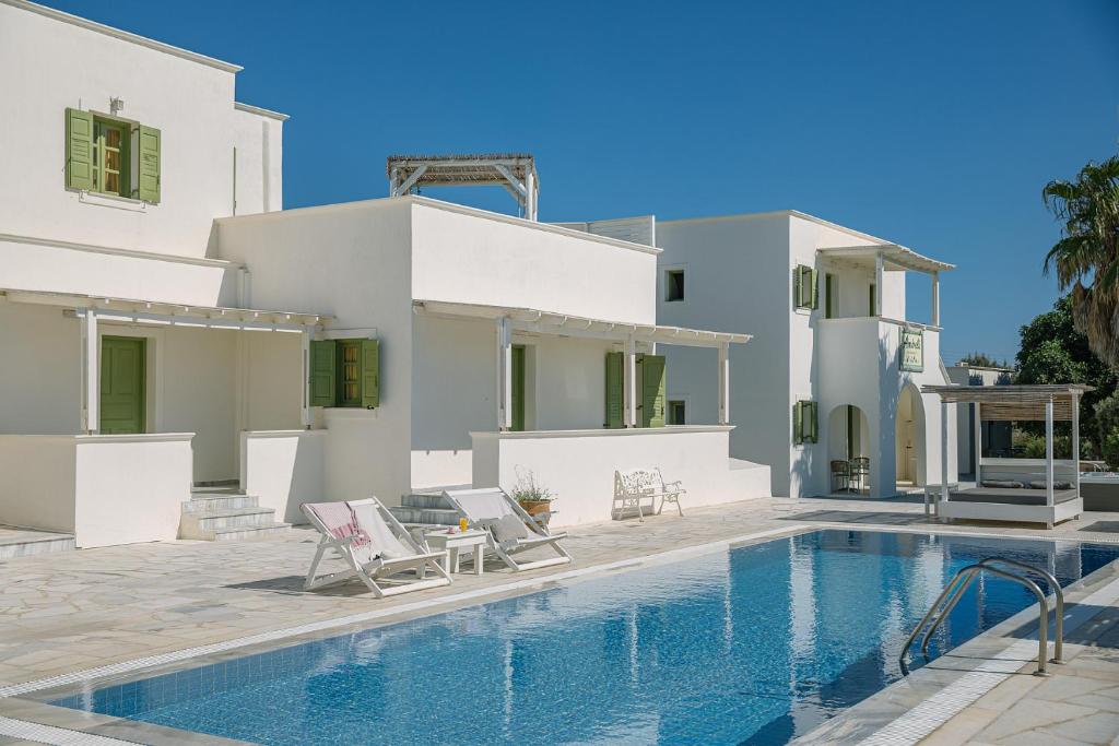 Bazén v ubytování Ambeli Apartments nebo v jeho okolí