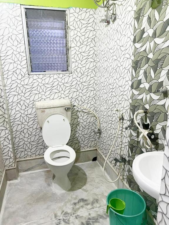 Koupelna v ubytování Radha Rani lodge
