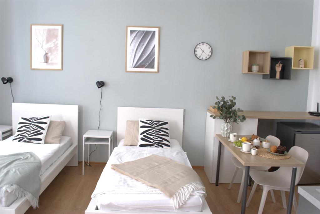 Letto o letti in una camera di 7nights Apartments Dominikánské naměstí